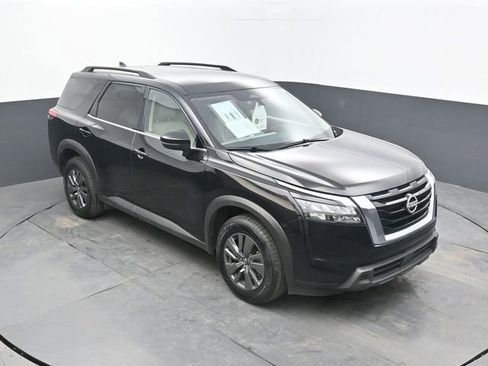 Used 2025 Nissan Pathfinder SV image 52