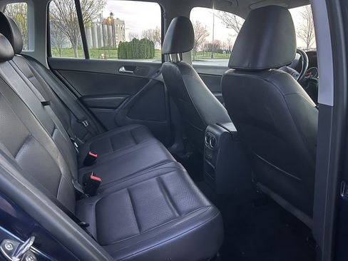 Used 2016 Volkswagen Tiguan S image 12