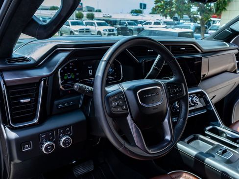 Used 2024 GMC Sierra 3500 Denali Ultimate AWD/4WD image 17