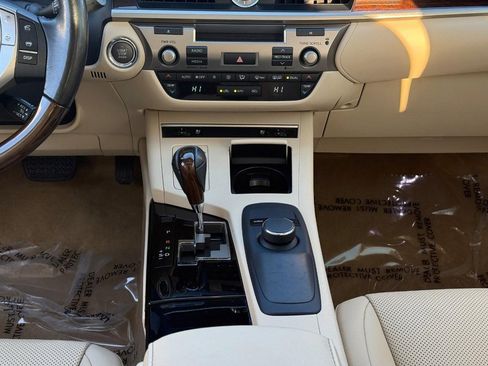 Used 2015 Lexus ES 350 w/ Premium Package image 16