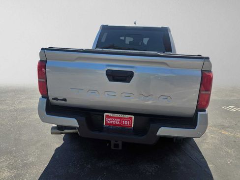Used 2025 Toyota Tacoma SR5 AWD/4WD image 4