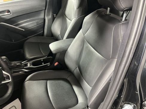 Used 2025 Toyota Corolla Cross XLE image 15