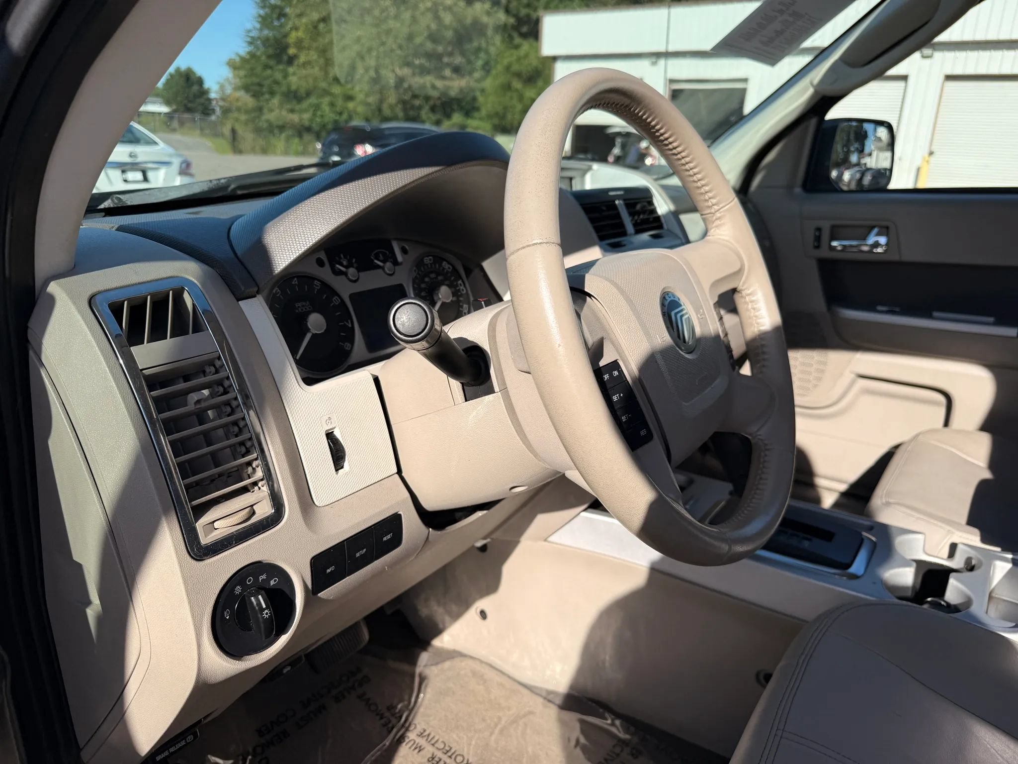 Used 2010 Mercury Mariner Premier FWD image 17