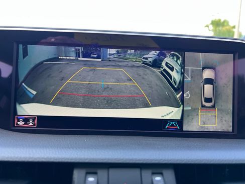 Used 2019 Lexus ES 300h Ultra Luxury w/ Accessory Package 2 FWD image 49
