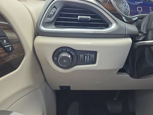 Used 2024 Chrysler Pacifica Limited FWD image 27