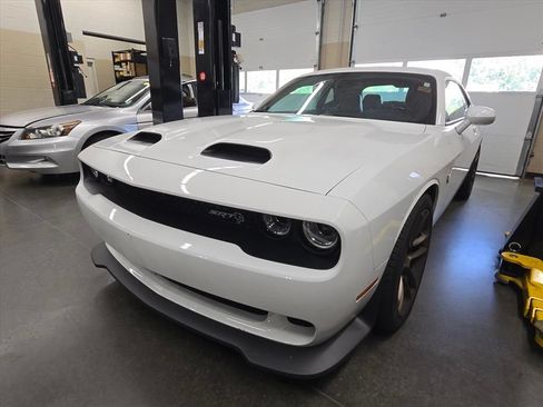 Used 2023 Dodge Challenger SRT Hellcat w/ Driver Convenience Group RWD image 3