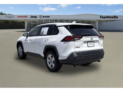 Used 2021 Toyota RAV4 XLE AWD/4WD image 5