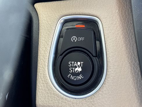 Used 2015 BMW 320i Sedan image 17