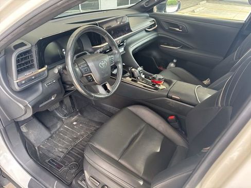 Used 2024 Toyota Crown Platinum image 5