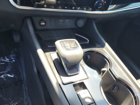 Used 2024 Nissan Rogue SL w/ SL Premium Package FWD image 23