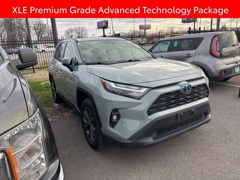Used 2022 Toyota RAV4 XLE Premium image 3