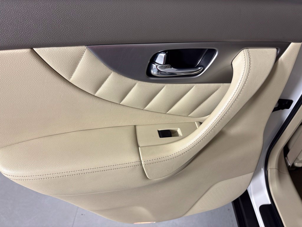 Used 2014 INFINITI QX70 2WD w/ Premium Package image 22