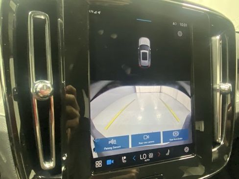 Certified 2025 Volvo XC40 B5 Core image 26