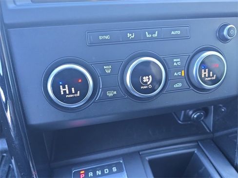 Used 2020 Land Rover Discovery SE image 26