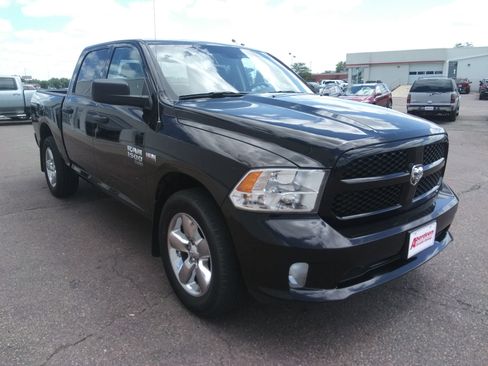 Used 2019 RAM 1500 Express w/ Express Value Package image 4