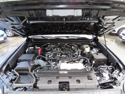 Used 2025 Toyota Tacoma SR w/ SR Upgrade Package AWD/4WD image 9