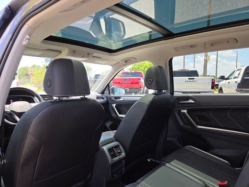 Used 2024 Volkswagen Tiguan SE FWD image 25