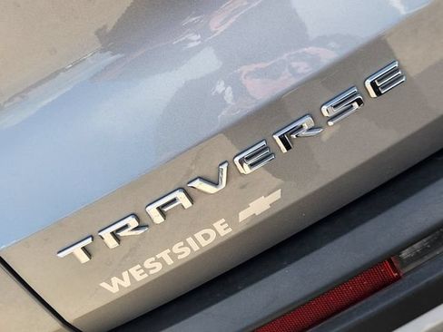 Used 2025 Chevrolet Traverse LT w/ Driver Confidence Package FWD image 12