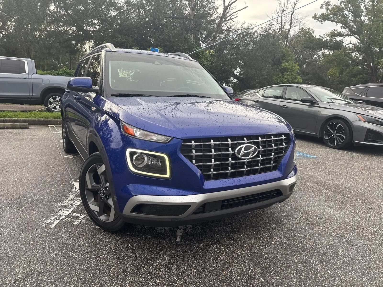 Used 2022 Hyundai Venue Limited FWD image 5