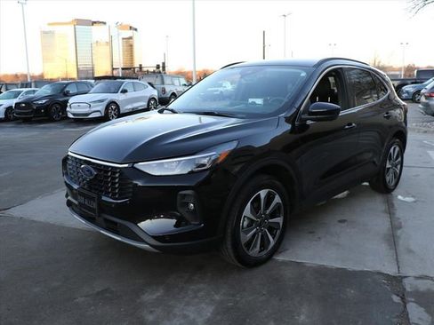 Used 2025 Ford Escape Platinum w/ Premium Technology Package image 2