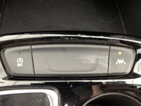 Used 2025 Chevrolet Trax LT w/ LT Convenience Package FWD image 45
