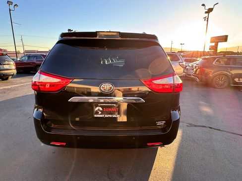 Used 2019 Toyota Sienna Limited Premium image 5