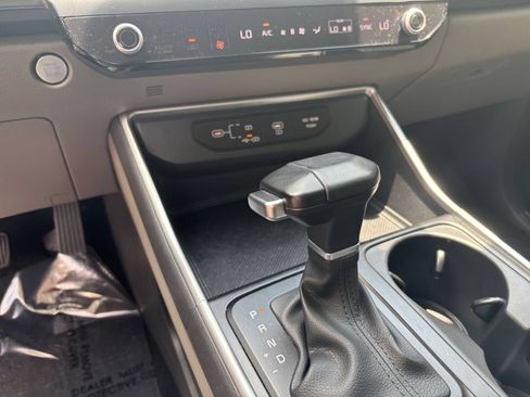 Used 2026 Kia Carnival FWD image 39