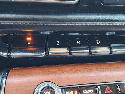 Used 2021 Lincoln Aviator Reserve w/ Equipment Group 210A image 21