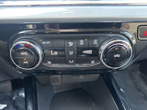 Used 2025 Chevrolet Trax LT w/ LT Convenience Package image 17