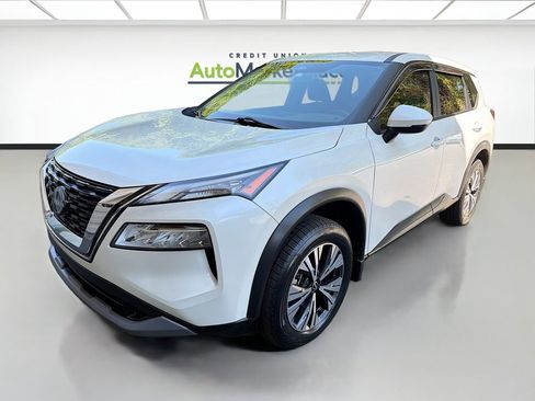 Used 2023 Nissan Rogue SV image 3