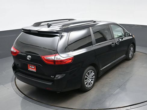 Used 2020 Toyota Sienna XLE FWD image 39