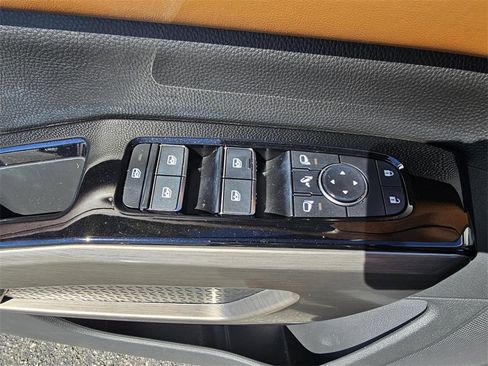 Used 2024 Nissan Pathfinder Platinum w/ Black Appearance Package image 13