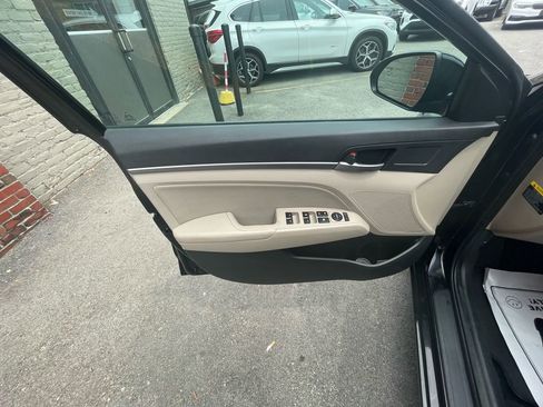 Used 2018 Hyundai Elantra SEL FWD image 10