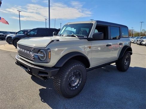 New 2025 Ford Bronco Badlands w/ Sasquatch Package image 3