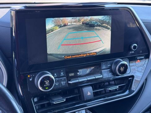 Used 2023 Toyota Highlander XLE image 35