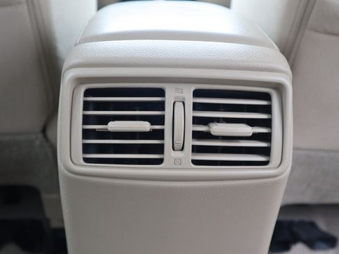 Used 2015 Nissan Rogue SV w/ SV Moonroof Package image 42