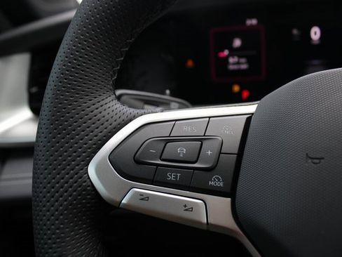 New 2025 Volkswagen Tiguan SE R-Line image 14