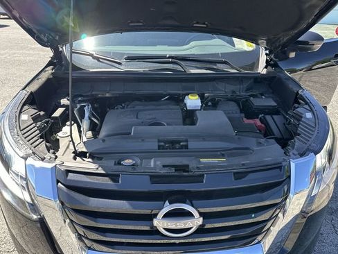 Used 2023 Nissan Pathfinder SL AWD/4WD image 19