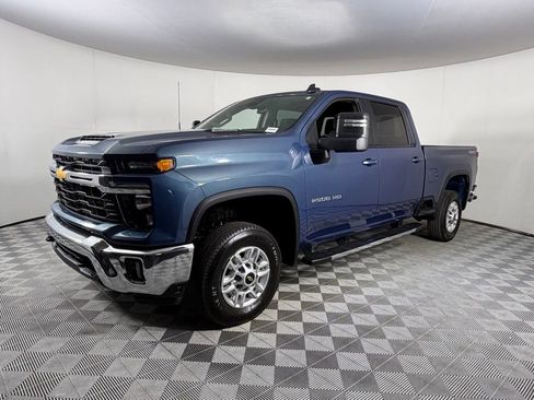 Used 2025 Chevrolet Silverado 2500 LT w/ Convenience Package image 10