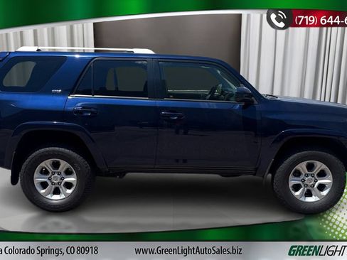 Used 2017 Toyota 4Runner SR5 AWD/4WD image 6