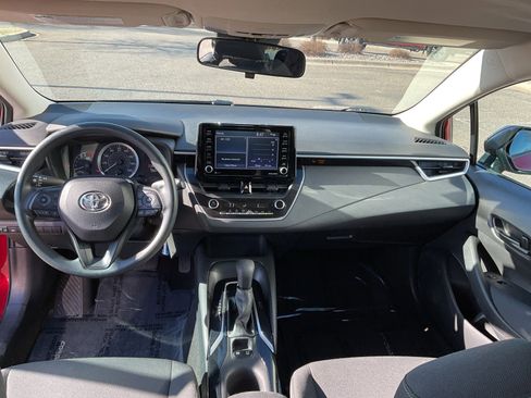 Used 2022 Toyota Corolla LE w/ Carpet Mat Package (TMS) FWD image 32