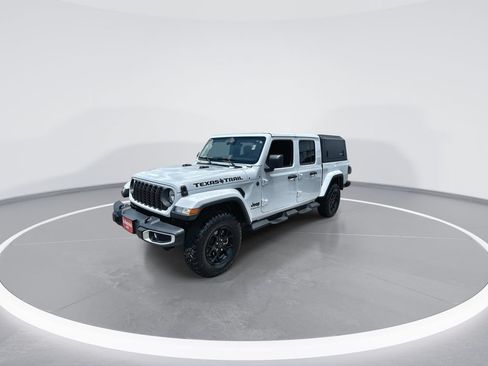 Used 2025 Jeep Gladiator Sport AWD/4WD image 4