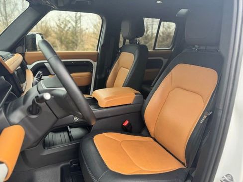 Used 2024 Land Rover Defender 110 X-Dynamic SE image 11