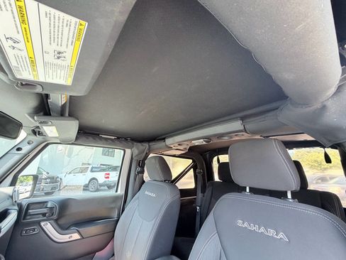 Used 2018 Jeep Wrangler Sahara w/ Dual Top Group AWD/4WD image 10