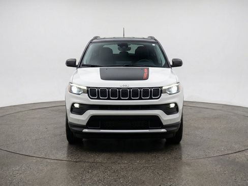 Used 2025 Jeep Compass Trailhawk AWD/4WD image 2
