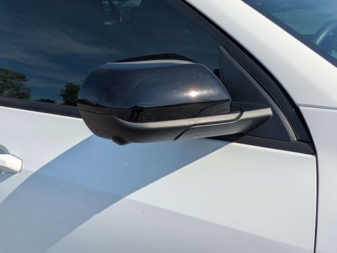 Used 2025 Chevrolet Equinox LT w/ Convenience Package II FWD image 12