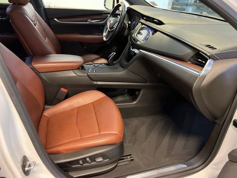 Used 2021 Cadillac XT5 Premium Luxury FWD image 10