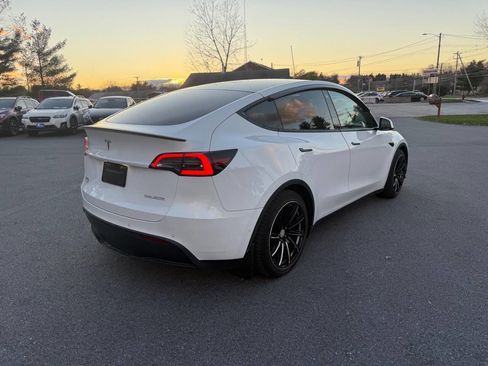 Used 2022 Tesla Model Y Performance image 8