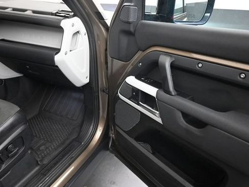 Used 2020 Land Rover Defender 110 SE AWD/4WD image 27