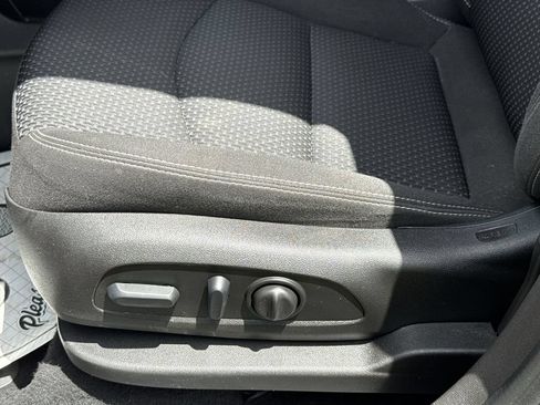 Used 2022 GMC Terrain SLE w/ Driver Convenience Package FWD image 22